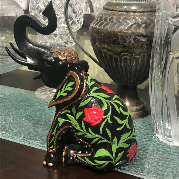 Elephant 🐘 Rustic Painted - Picture 5 of 6